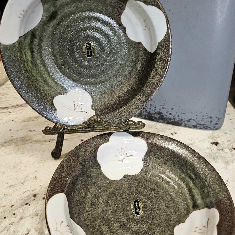 Japanese Dinnerwear Elegant Lifestyle Floral Stoneware Plate  Set 2